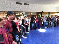 Foto: voorstelling theater Phileas Fogg door leerlingen van het Comenius College Nieuwerkerk